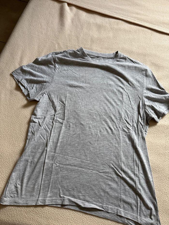 T-shirt gris - photo numéro 1