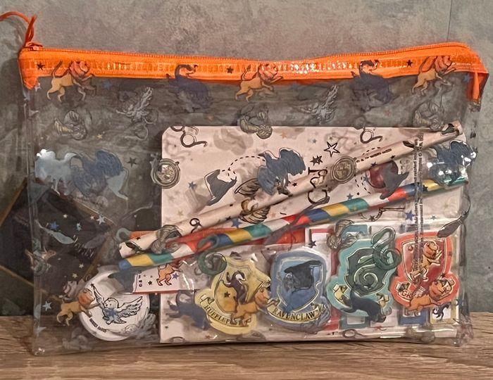 Trousse  Harry Potter et ses fournitures - photo numéro 1