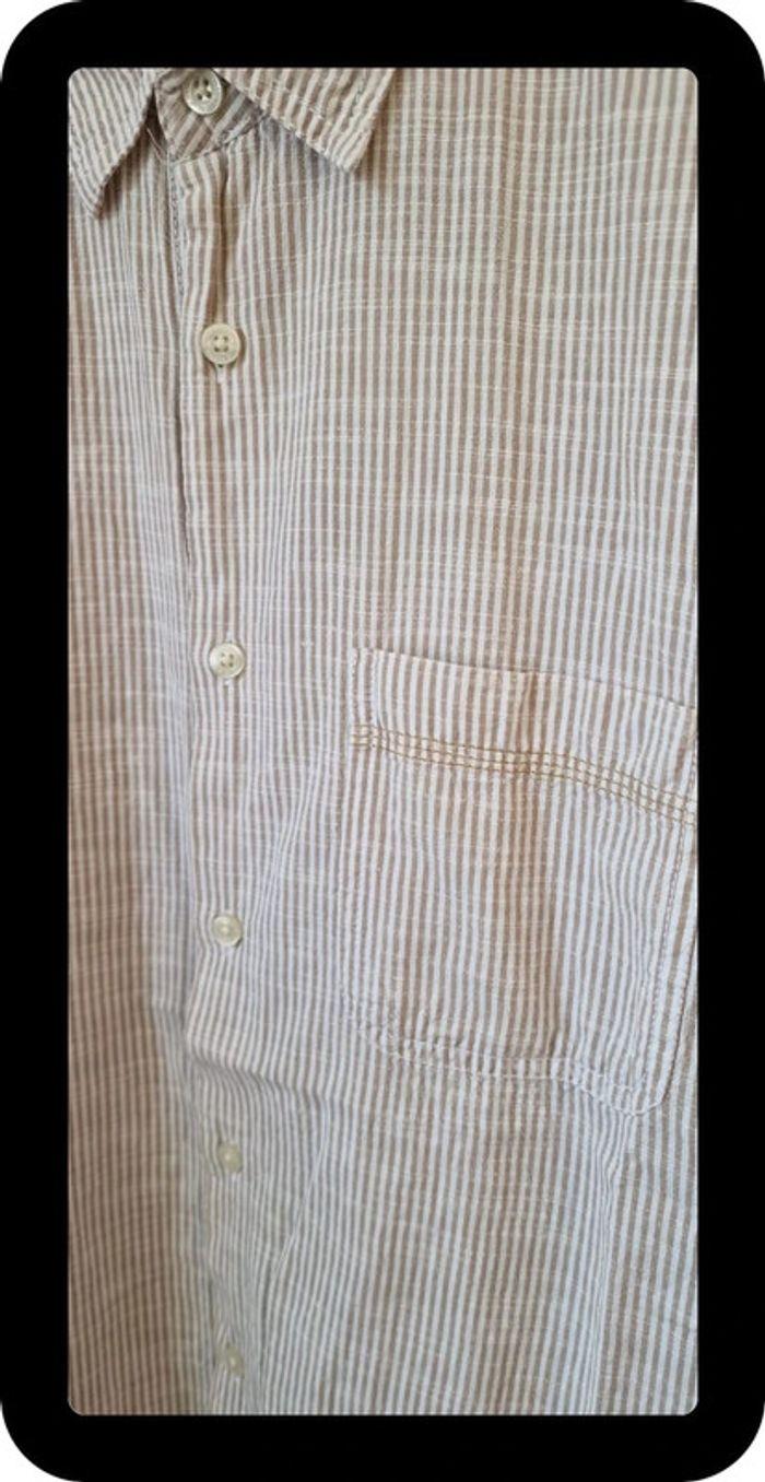 Chemise manches courtes Marks & Spencer / Homme / Taille M / fines rayures blanche et beige - photo numéro 4