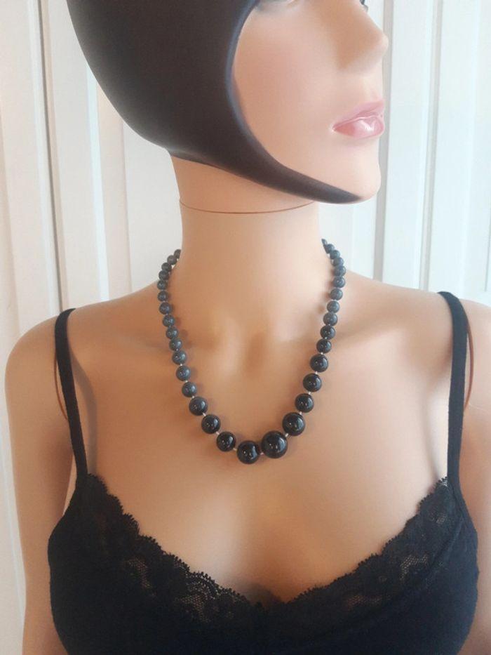 Collier de perles en dégradé de noir avec des perles de la marque Claire's - photo numéro 2