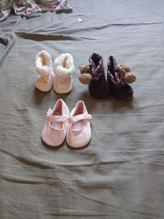 Lot 3 paires de chaussures/ chaussons 3/6mois - photo numéro 1