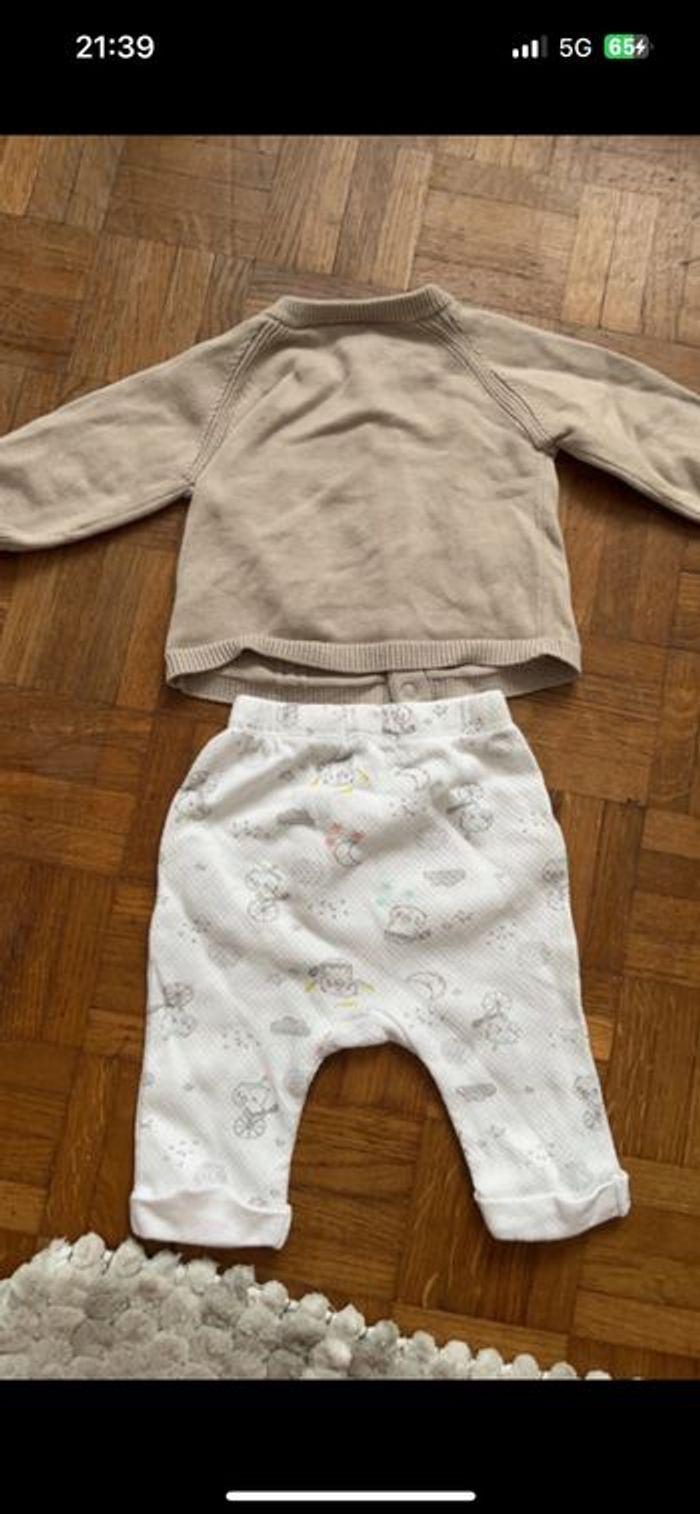 Gillet Winnie l’ourson à pression avec pantalon blanc - photo numéro 2