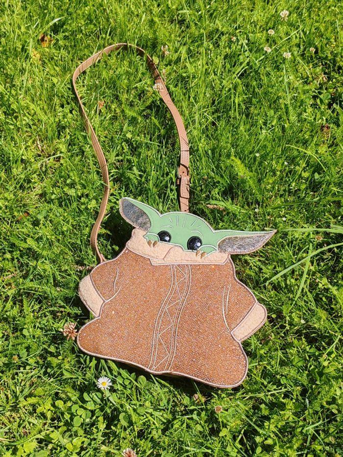 Sac bandoulière baby Yoda Danielle Nicole - photo numéro 3