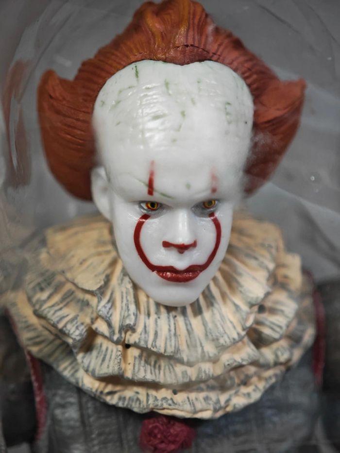 Figurine IT / Ça : Pennywise/ Gripsou 19cm neuve avec boîte - photo numéro 9