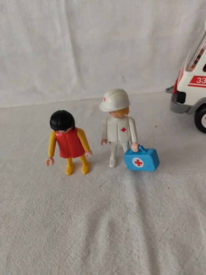 playmobil 1 ambulance 1985  .6 figurines - photo numéro 10