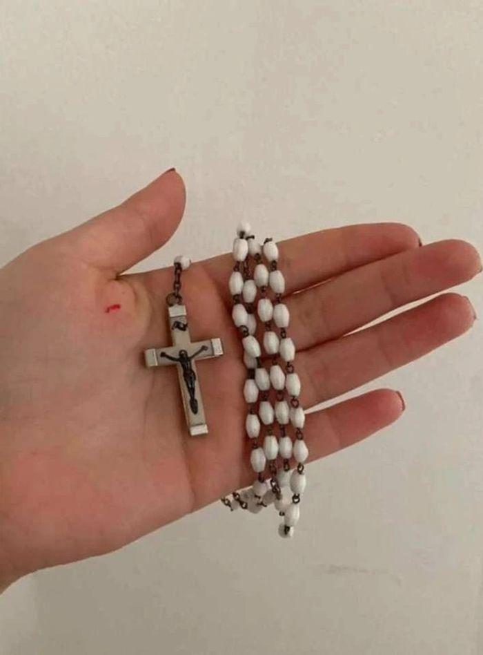 Collier a  perle  blanche  Jesus - photo numéro 1