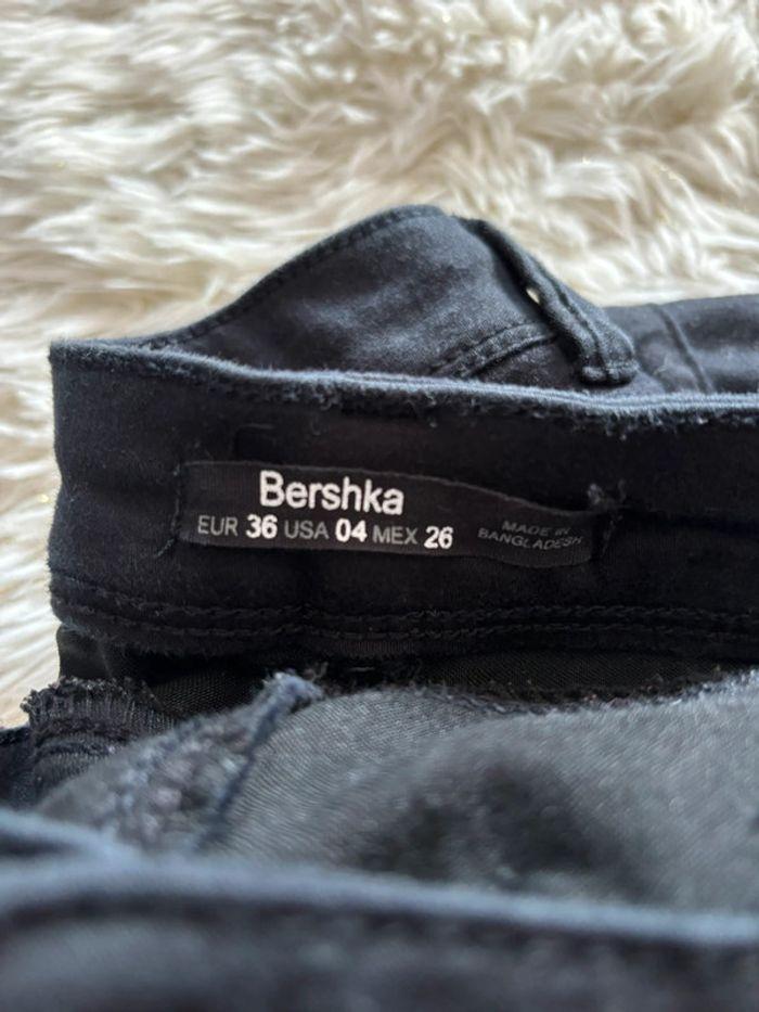 Joli jeans noir bershka taille 38 - photo numéro 3