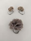 Ensemble assorti bague et boucles d'oreilles taupe