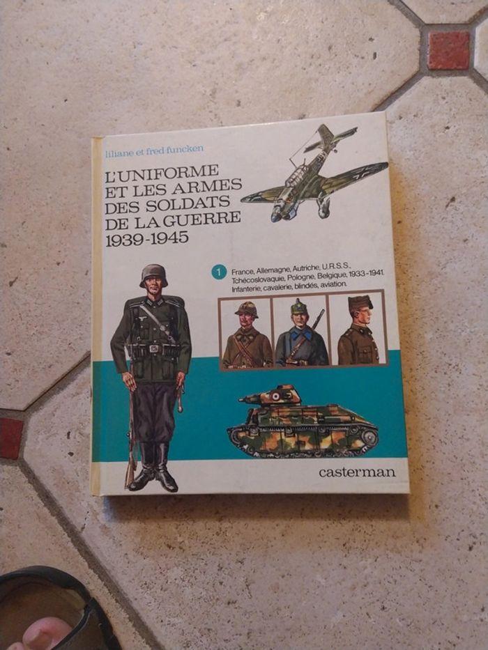 L'uniforme et les armes des soldats de la guerre 1939-1945.Casterman - photo numéro 1