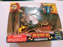 Jouet ancien suprême Wild frontier playset with hand painted figures cowboy et indien