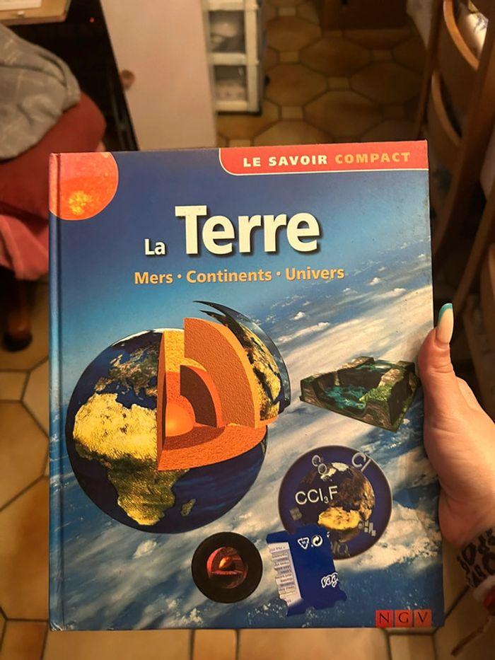 Livre La Terre - photo numéro 1