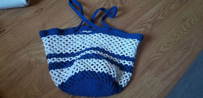 Sac de plage/ de courses crocheté bleu / blanc unique et écoresponsable - photo numéro 1