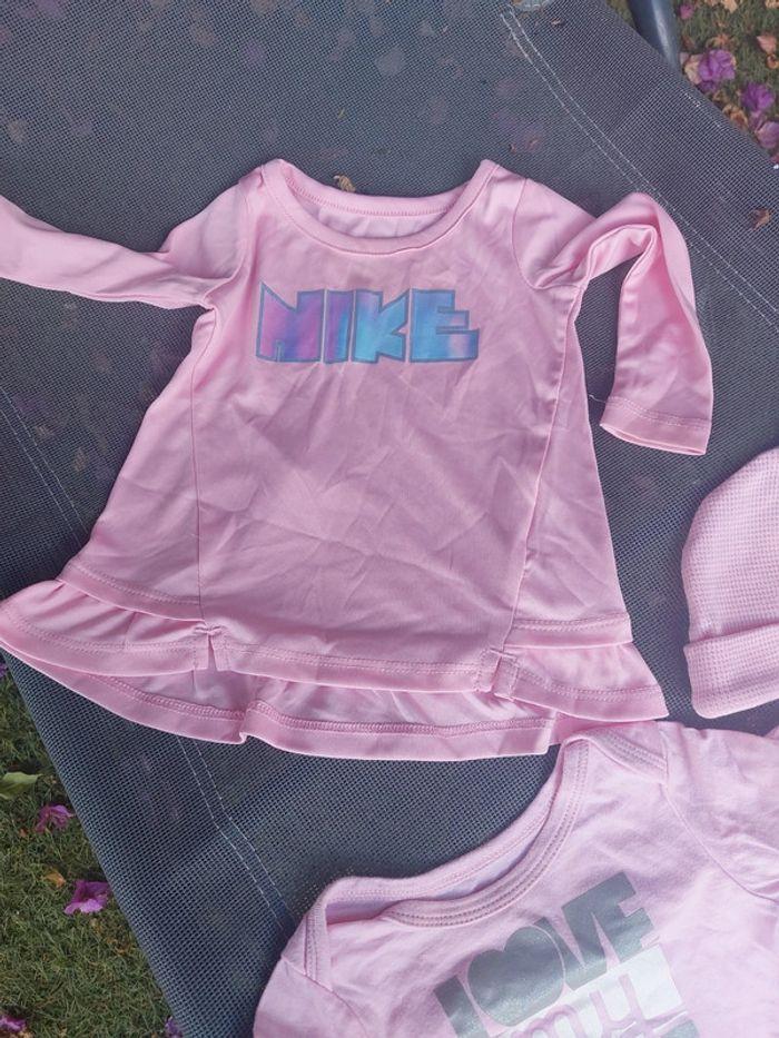 Lot 5  pièces  bodies robe dri fit  pantalon bonnet  nike rose - photo numéro 2