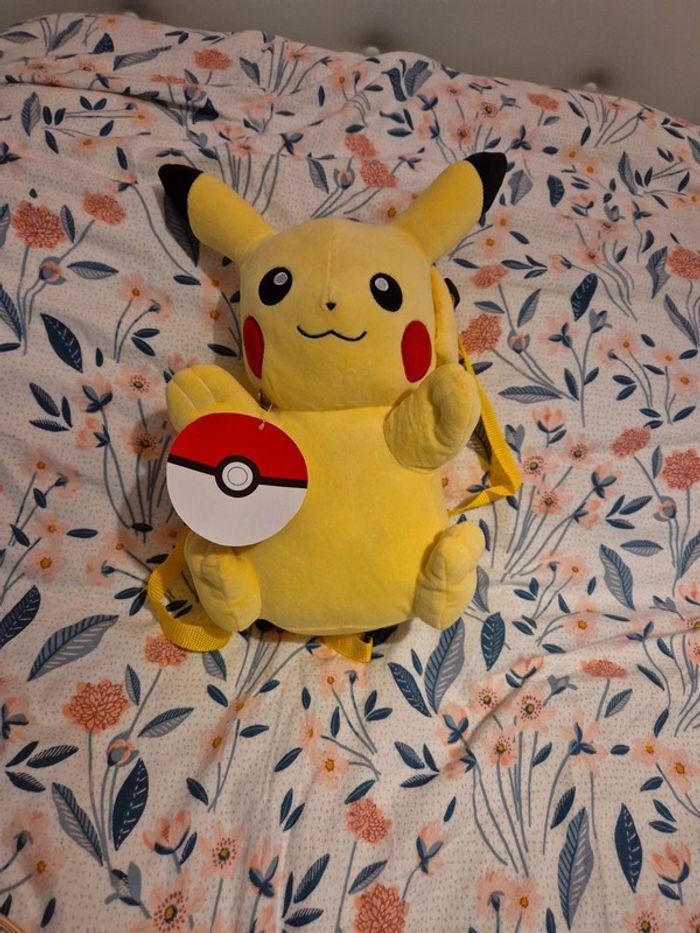 Sac peluche Pokemon Pikachu neuf - photo numéro 1