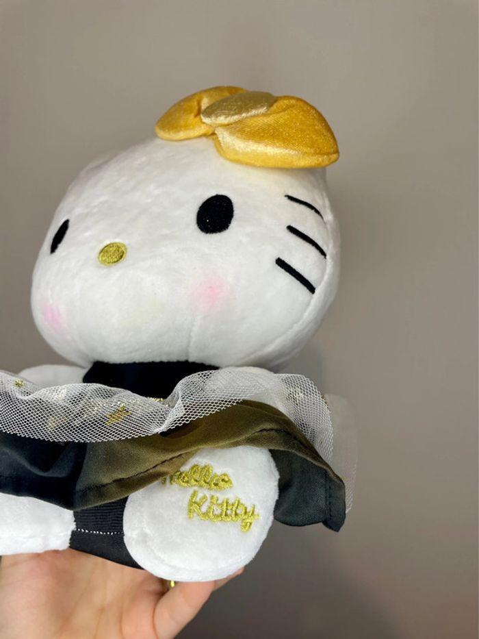 Peluche Hello Kitty en robe étoilée et pailletée 👗 💫 - photo numéro 7