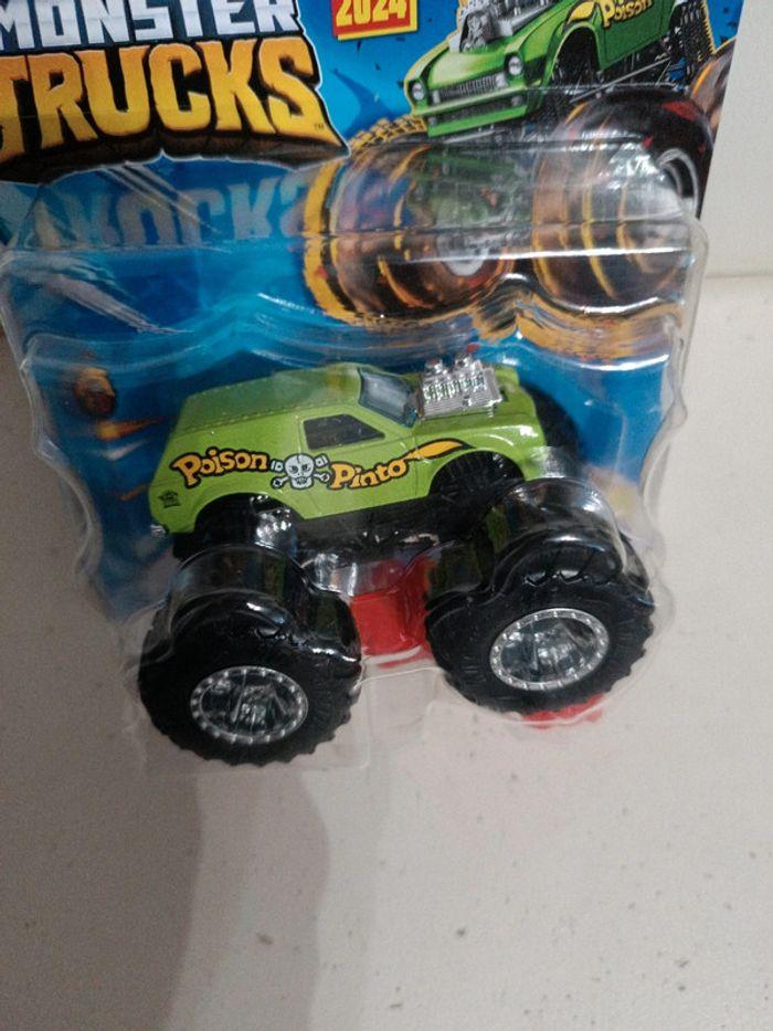 Monster truck hot Wheels neuf 1/64 poison Pinto - photo numéro 2