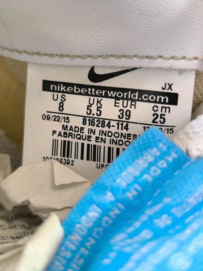 Baskets Nike Cortez à fleurs blanches et bleues pointure 39 très bon état sans boîte - photo numéro 10