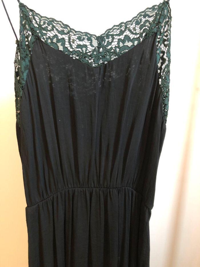 Robe midi Mango dentelle verte et robe noire - photo numéro 3