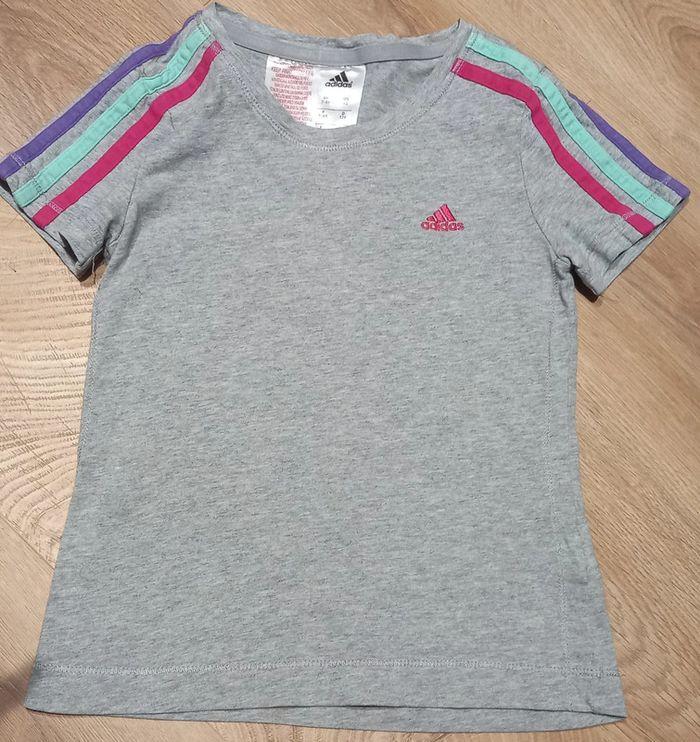 Tee-shirt Adidas 7-8 ans en très bon état - photo numéro 1