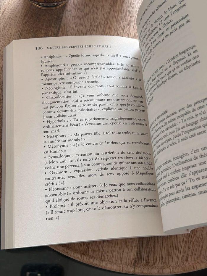 Livre sur la manipulation et perversion - photo numéro 3