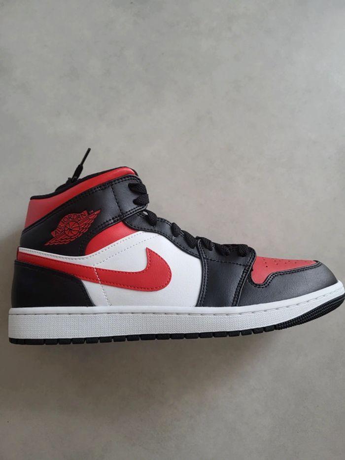 Air jordan 1 mid bred toe - photo numéro 2