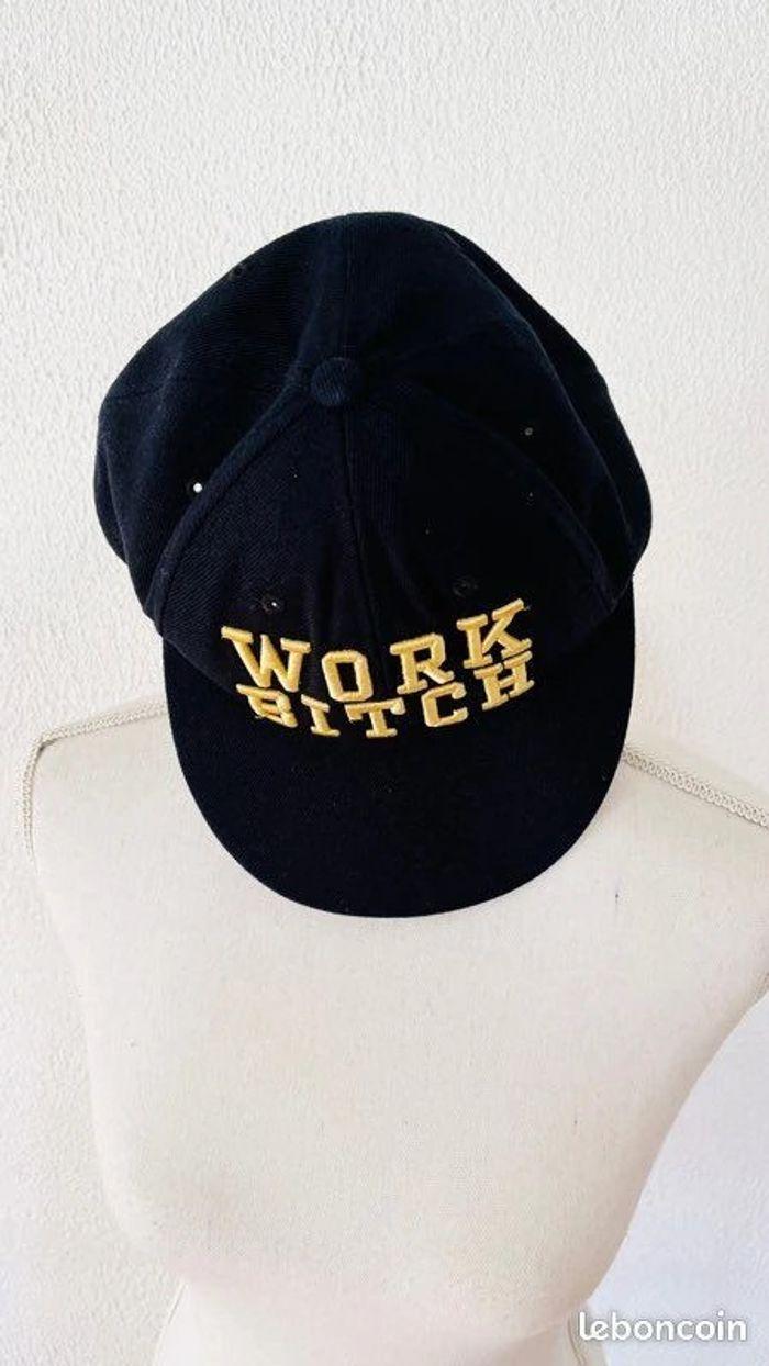 Casquette work bitch de Britney spears - photo numéro 2