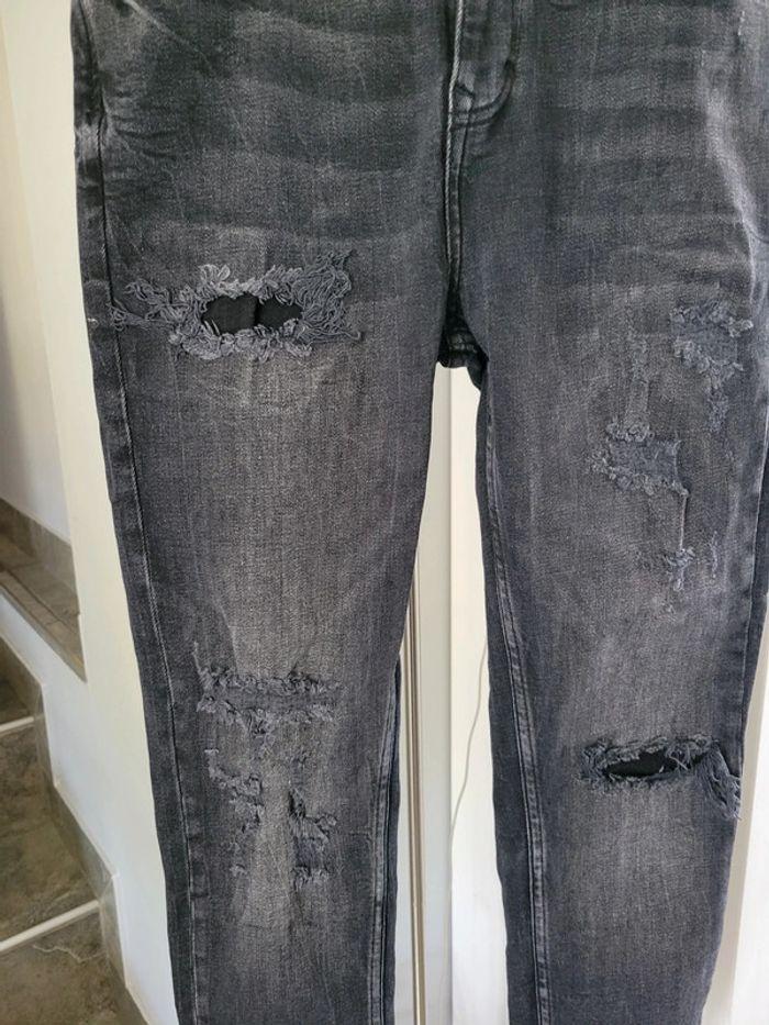 Jeans 7/8ème slim noir troué homme taille 40 Zara - photo numéro 3