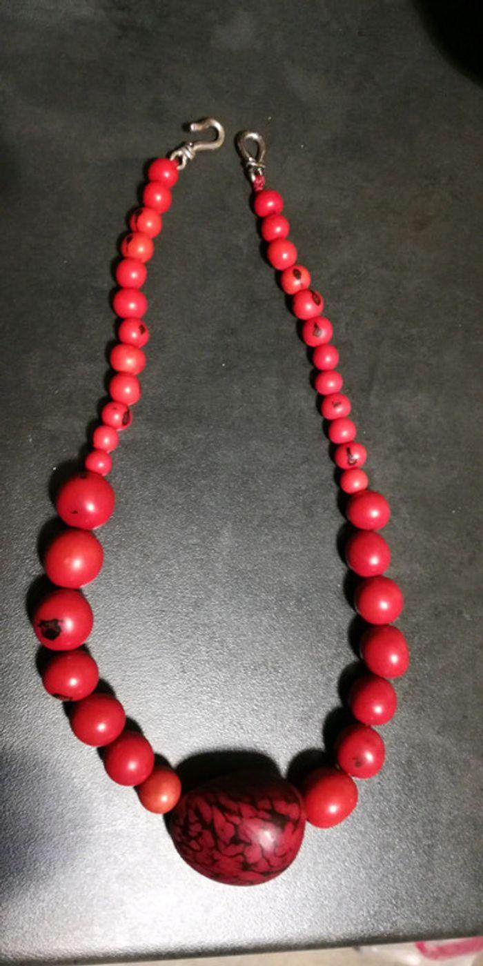 Collier perles bois rouge - photo numéro 3