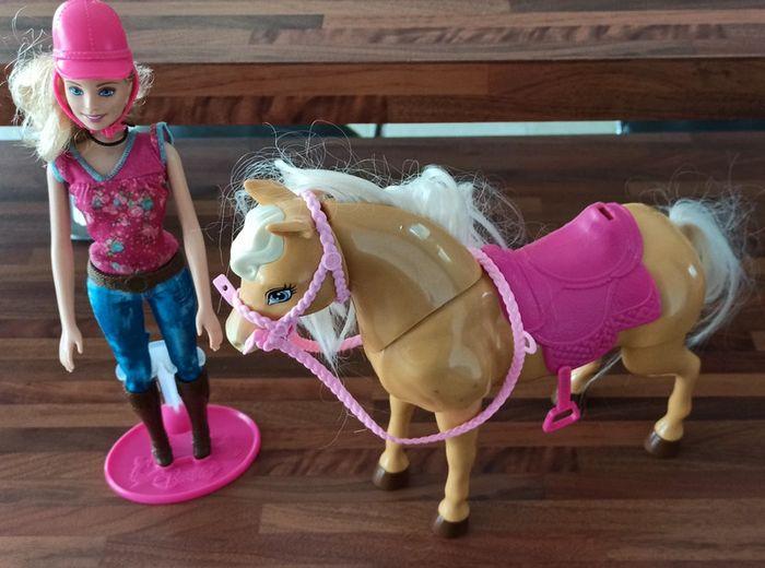 Barbie cheval qui marche bon etat