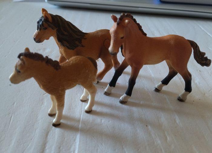 Lotb2 chevaux et un poulain Schleich - photo numéro 3