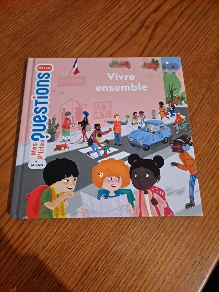 Livre vivre ensemble neuf - photo numéro 1