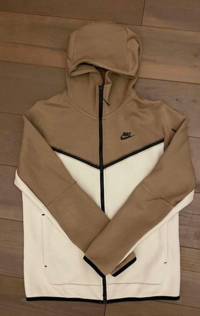 Sweat à capuche Tech Fleece Nike Neuf avec étiquette - photo numéro 3