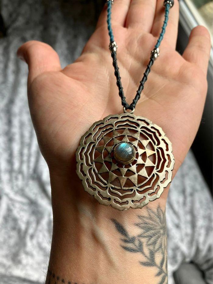 Collier sautoir mandala en macramé avec pierre de Labradorite - photo numéro 3