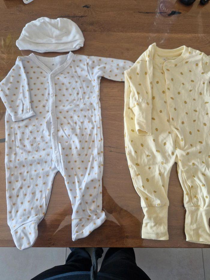 2 pyjamas zeeman 1 mois 56cm + 1 bonnet - photo numéro 1