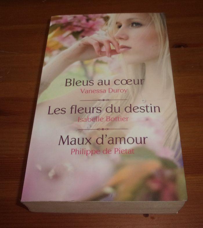 Roman Bleus au coeur les fleurs du destin maux d'amour - photo numéro 1