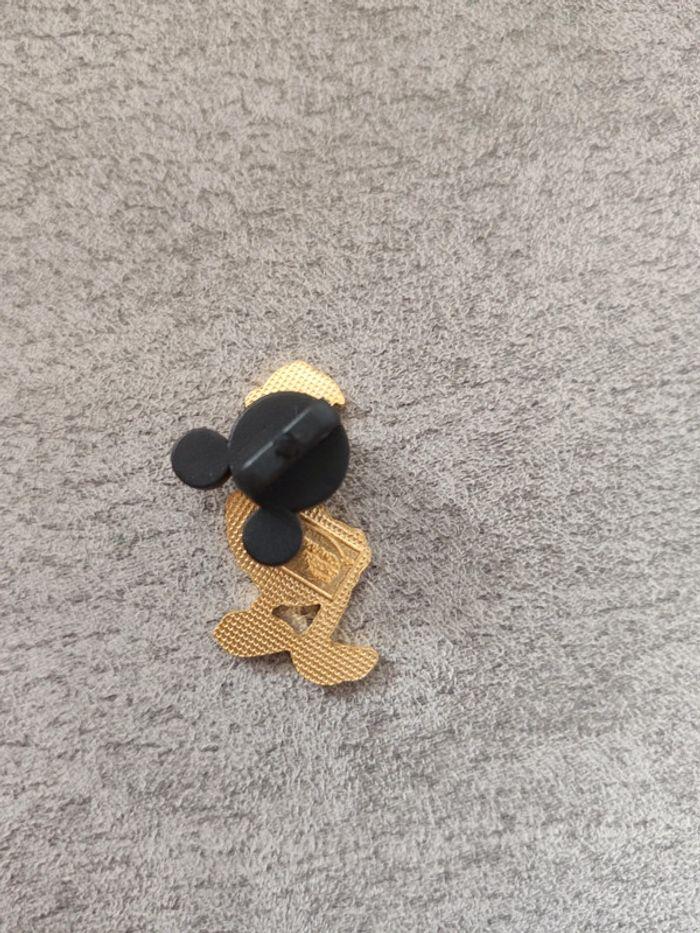 Pin's Disneyland - photo numéro 2