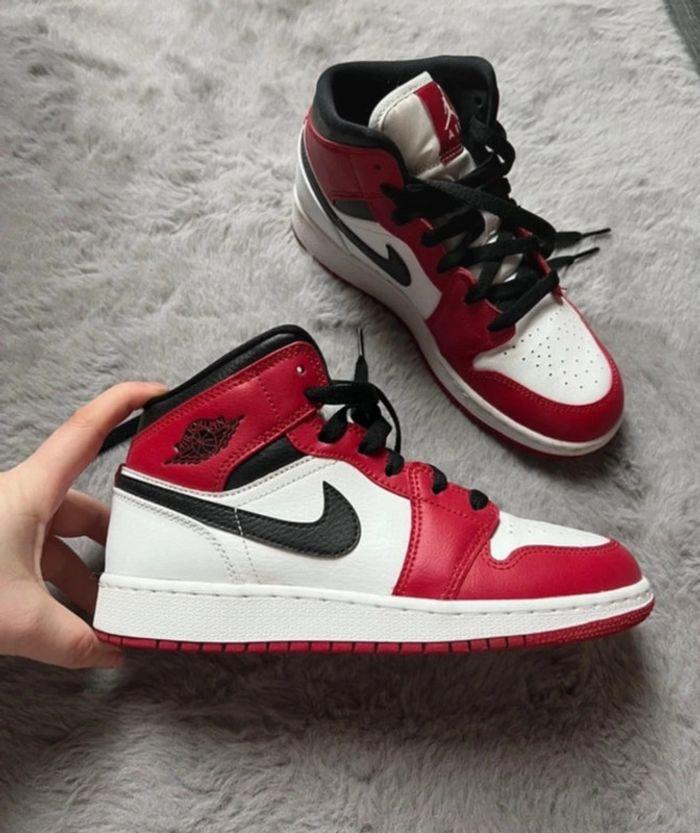 Nike Jordan 1 Mid - photo numéro 1