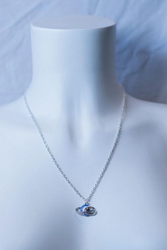 Pendentif lune bleue avec son auréole - photo numéro 1