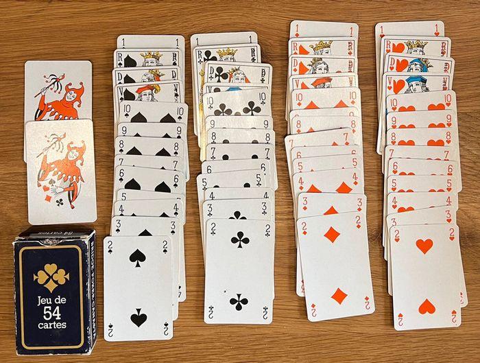 Jeu de 54 cartes belote, rami,réussite