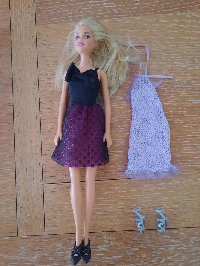 Lot de 3 barbies avec accessoires et  vêtements - photo numéro 3