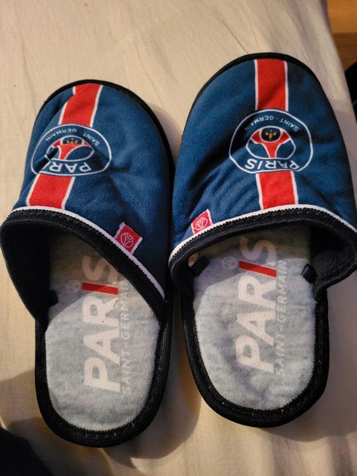 Chaussons psg - photo numéro 1