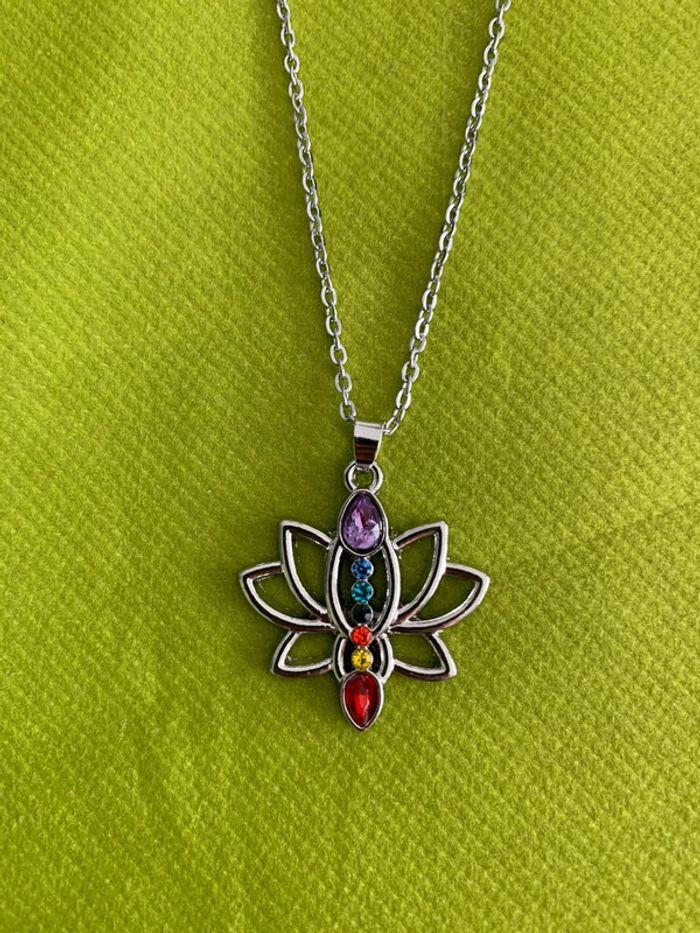 Collier pendentif chakra lotus coloré en alliage argenté - photo numéro 6