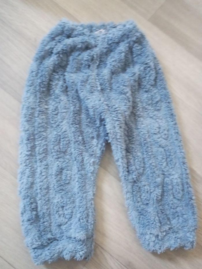 Ensemble pantalon et pull a capuche avec les oreilles sur les côtés . Polaire . Saison . Automne , hiver . Taille : 2-3 ans . - photo numéro 1