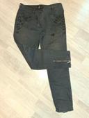 Pantalon noir avec broderie