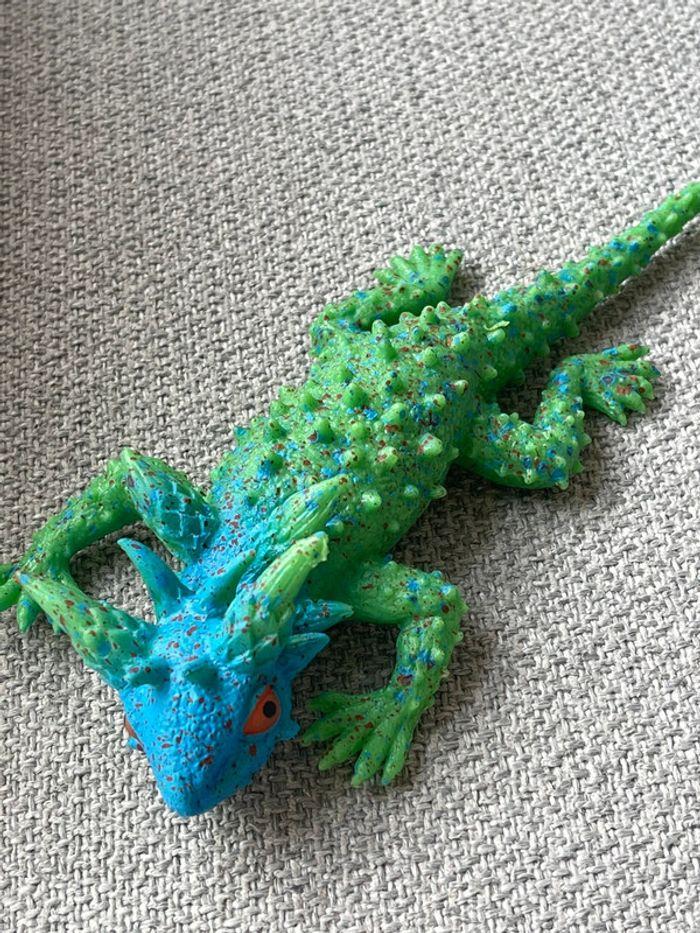 Lot de 2 jouets squishy 1 lézard vert/bleu + 1 arraignée marron - photo numéro 6