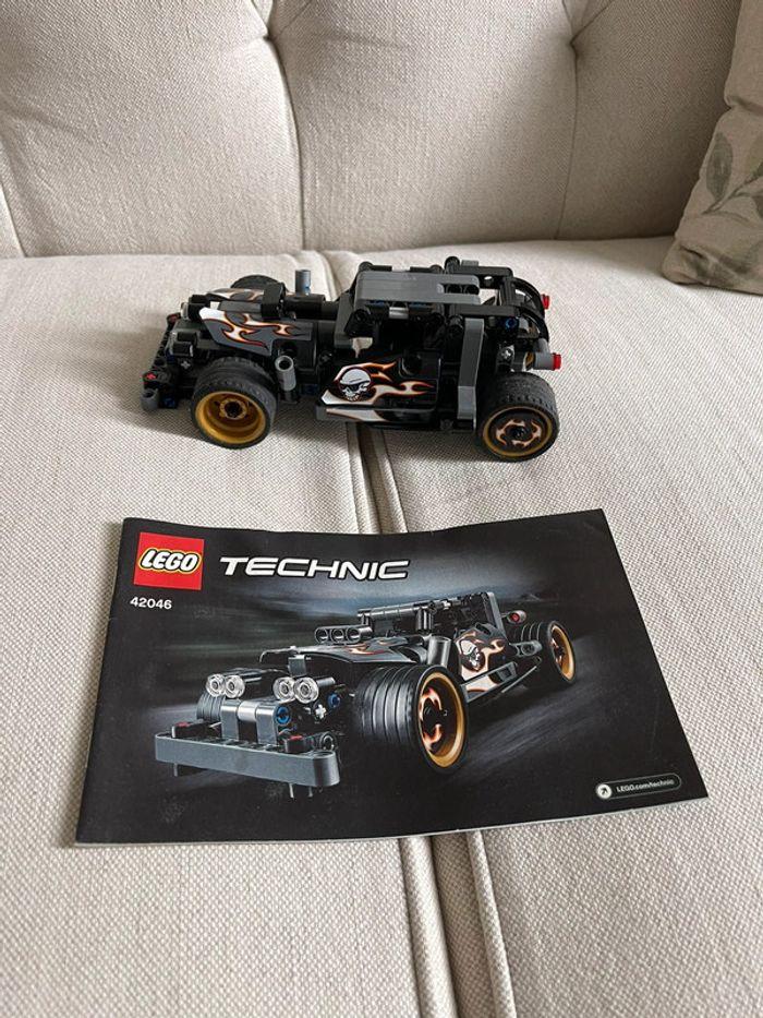 LEGO® Technic 42046 La voiture du fuyard - photo numéro 1