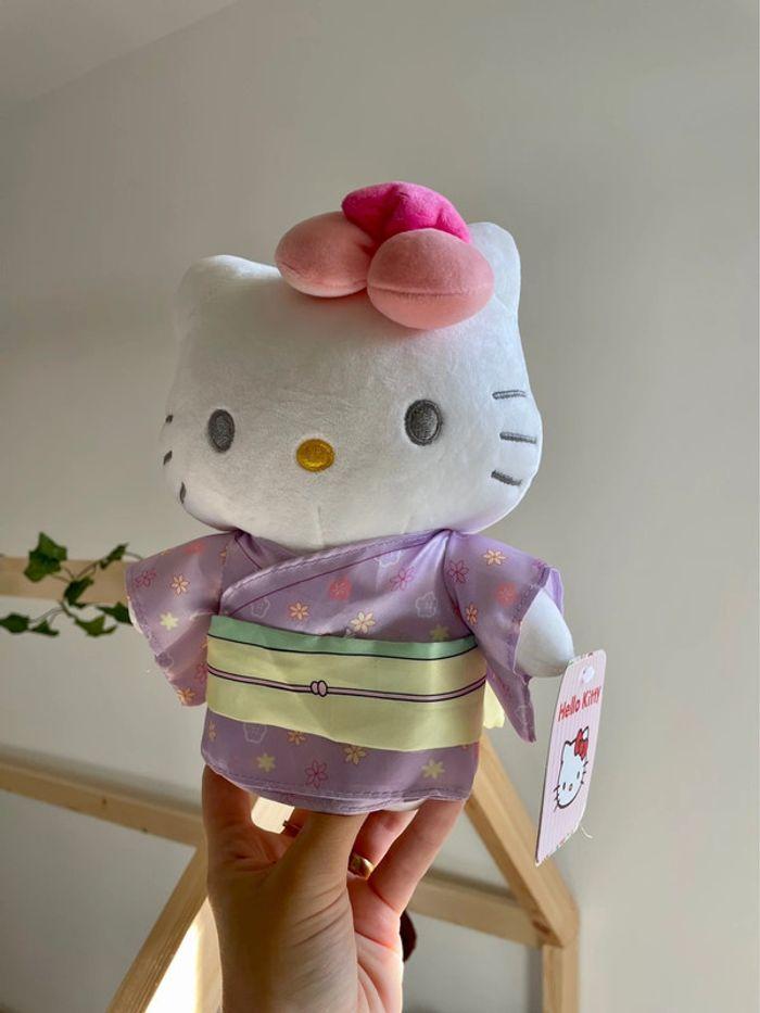 Peluche Hello Kitty en Kimono 👘 - photo numéro 6