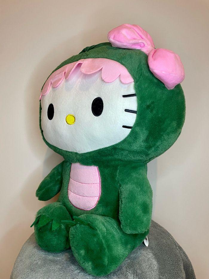 Peluche Sanrio Hello Kitty Dinosaure 🦖 - photo numéro 2