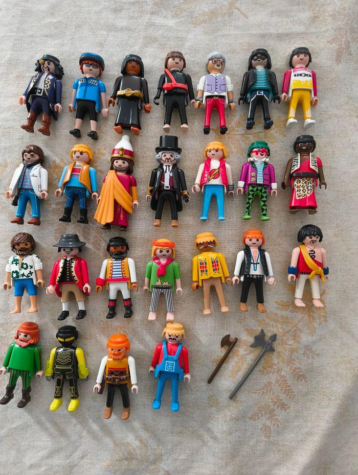 Lot 25 personnages playmobil - photo numéro 1