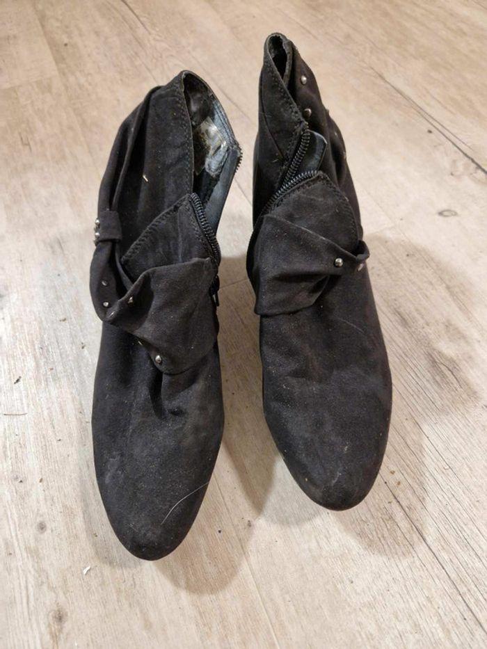 Bottines noires clouté taille 39 - photo numéro 1